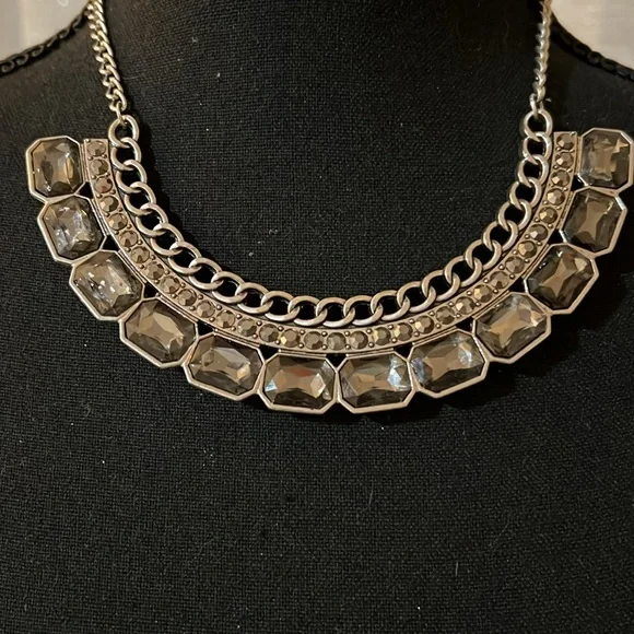 Beautiful short necklace - Picture 2 of 5